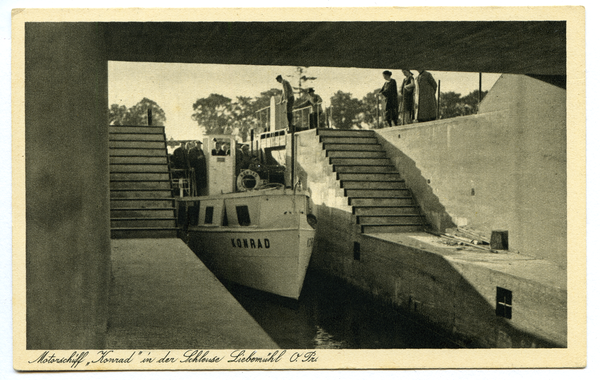 Liebemühl, Motorschiff "Konrad" fährt in die Schleuse