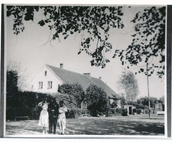 Gallingen Kr. Bartenstein, Das alte Schulhaus vom Schulhof aus gesehen