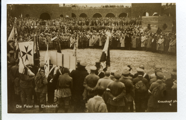 Hohenstein Kr. Osterode, Stadt, Tannenberg-Nationaldenkmal, Einweihung, Feier im Ehrenhof