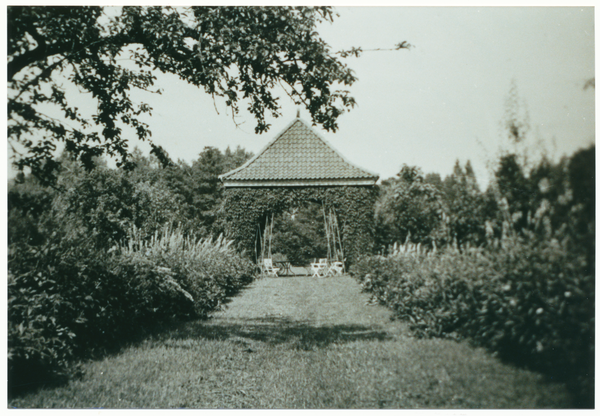 Adlig Pogrimmen, Pavillon im Gutsgarten