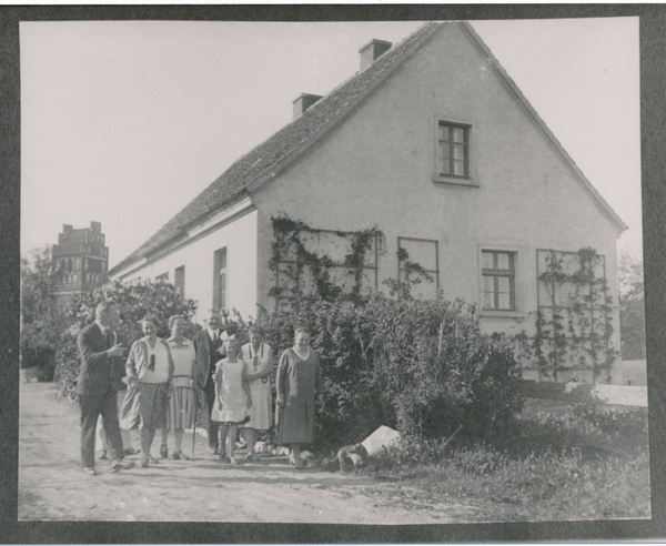 Gallingen Kr. Bartenstein, Das neue Schulhaus, SO-Giebel