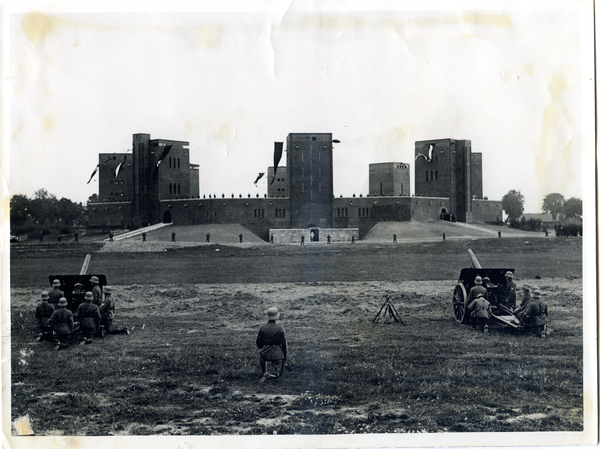 Hohenstein Kr. Osterode, Reichsehrenmal Tannenberg, Salutbatterie hinter der Südseite