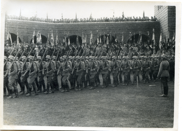 Hohenstein Kr. Osterode, Tannenberg-Nationaldenkmal, Gedenkfeier, Einmarsch einer Ehrenformation der Reichswehr