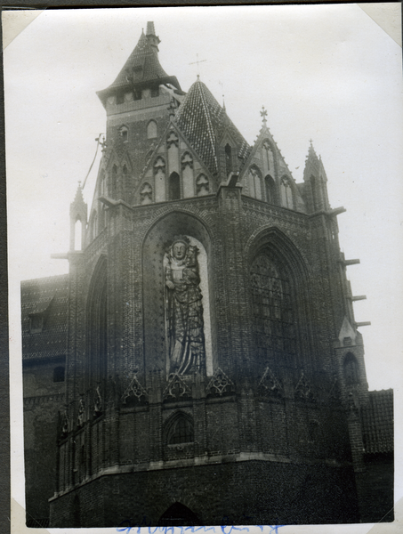 Marienburg, Schlosskirche mit Marienbild