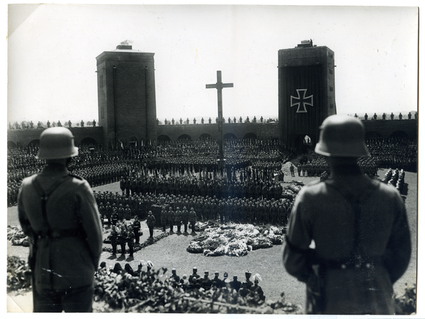 Hohenstein Kr. Osterode, Tannenberg-Nationaldenkmal, Beisetzung Hindenburgs