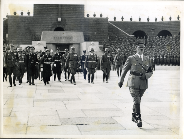 Hohenstein Kr. Osterode, Reichsehrenmal Tannenberg, Überführung von Hindenburgs Sarg in die Gruft