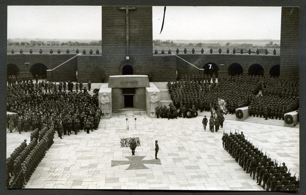 Hohenstein Kr. Osterode, Reichsehrenmal Tannenberg, Überführung von Hindenburgs Sarg in die Gruft