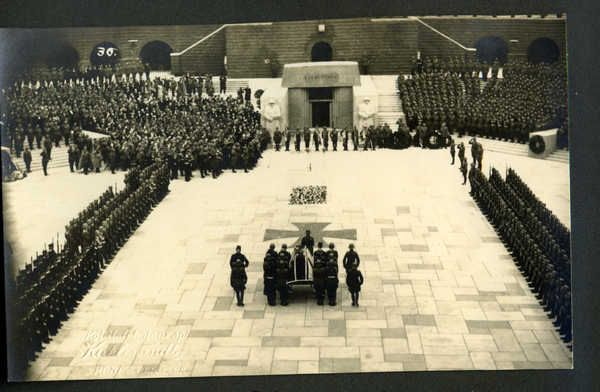 Hohenstein Kr. Osterode, Reichsehrenmal Tannenberg, Überführung von Hindenburgs Sarg in die Gruft