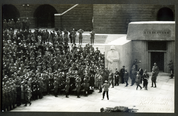 Hohenstein Kr. Osterode, Reichsehrenmal Tannenberg, Überführung von Hindenburgs Sarg in die Gruft