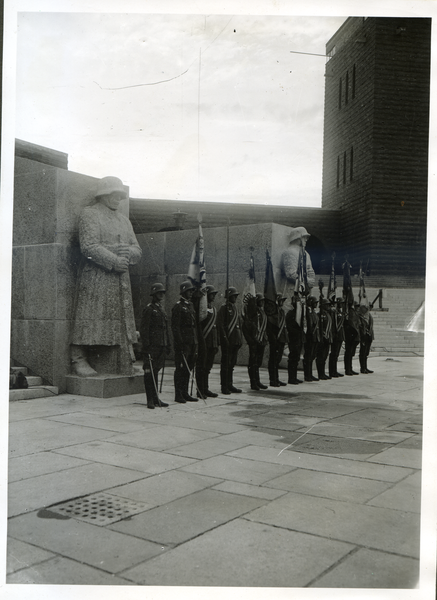 Hohenstein Kr. Osterode, Reichsehrenmal Tannenberg, Überführung von Hindenburgs Sarg in die Gruft