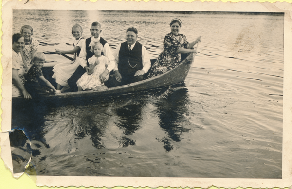 Karkeln, Die Familien Gelscheit und Lepa im Boot auf dem Kurischen Haff