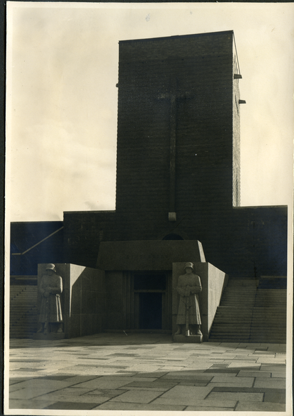 Hohenstein Kr. Osterode, Reichsehrenmal Tannenberg, Gruftturm und Eingang