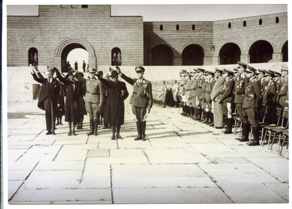 Hohenstein Kr. Osterode, Reichsehrenmal Tannenberg, Feierstunde für Oberst Schmundt...