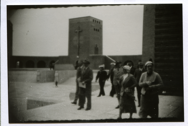 Hohenstein Kr. Osterode, Reichsehrenmal Tannenberg, Besuch von Staatssekretär Meissner und den Brüdern Krüger, den Denkmalarchitekten