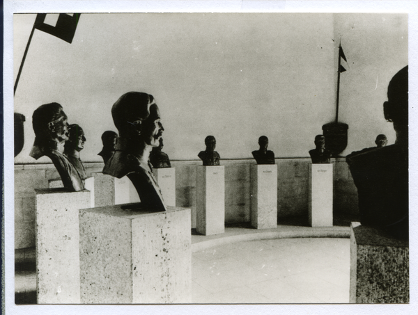 Hohenstein Kr. Osterode, Tannenberg-Nationaldenkmal, Feldherrenturm, Feldherrenbüsten