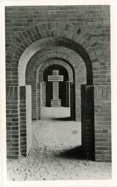 Hohenstein Kr. Osterode, Tannenberg-Nationaldenkmal, Umgang mit Gedenktafeln der an der Schlacht beteiligten Einheiten