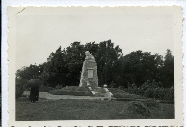 Hohenstein Kr. Osterode, Denkmal für das Hindenburg-Regiment (IR 147) = Löwendenkmal