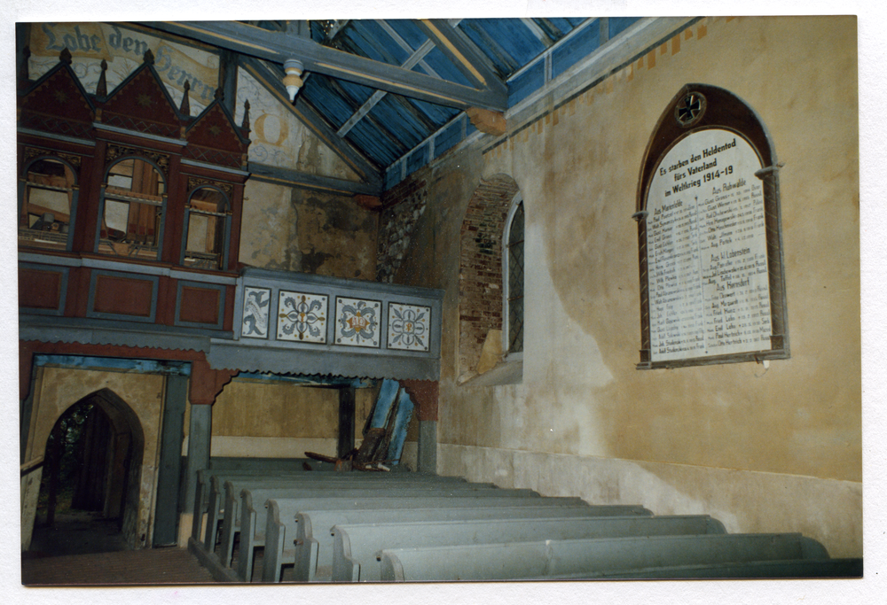 Marienfelde Kr. Osterode (Glaznoty), Ev. Kirche, Mauerschäden hinter der Orgelempore