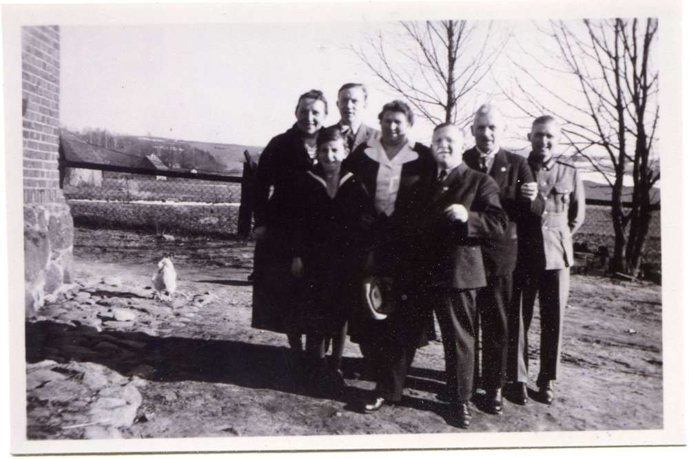 Marienfelde Kr. Osterode, Personengruppe, Aufnahme in Richtung Georgenthal