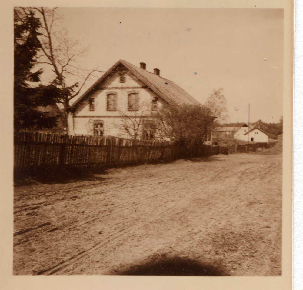 Meitzen (Mycyny), Dorfstraße mit Anwesen von Gustav Pokojewski