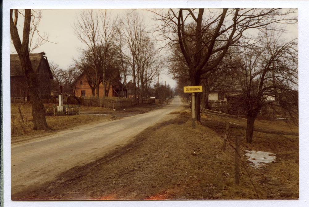 Osterwein (Ostrowin), Ortseingang, von Wittigwalde (Wigwald) her kommend