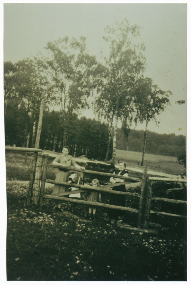 Wehrwalde, Anna Liedtke mit Tochter Ursula und Schwiegermutter Emma