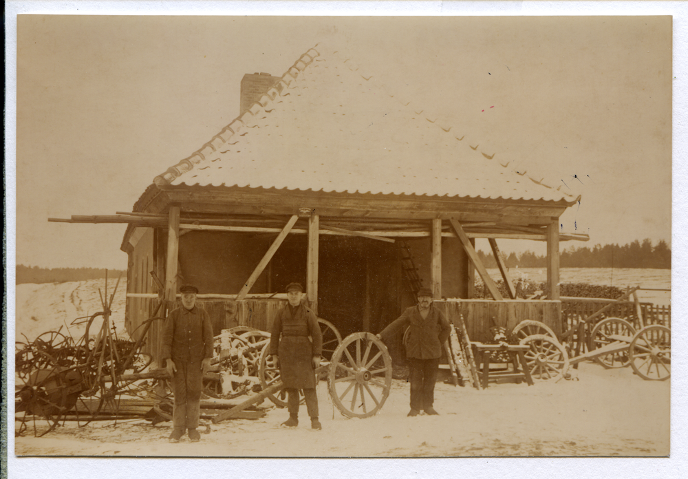 Sabangen, Schmiede-Eigentümer (Gottlieb?) Behrendt (Winteraufnahme)