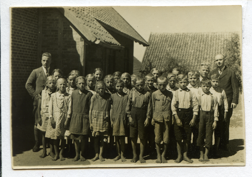 Jankowitz, Klassenaufnahme auf dem Schulhof