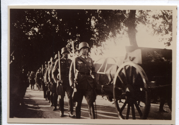 Hohenstein Kr. Osterode,  Überführung von Hindenburgs Sarg zum Tannenberg-Nationaldenkmal