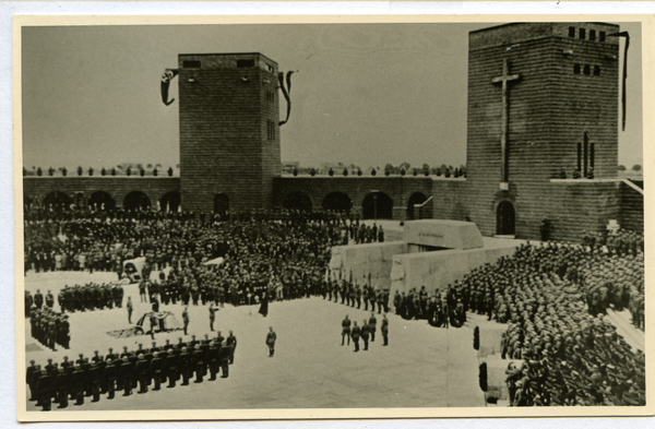 Hohenstein Kr. Osterode, Reichsehrenmal Tannenberg, Überführung von Hindenburgs Sarg in die Gruft