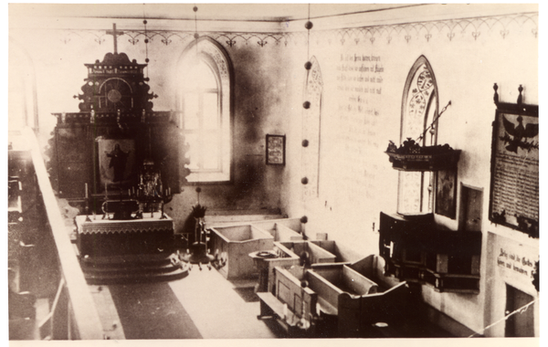 Locken, Ev. Kirche, Blick zu Altar und Kanzel