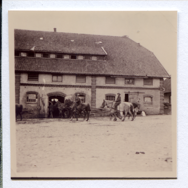 Vierzighufen, Gut Wirtschaftsgebäude, Heimkehr der Gespanne