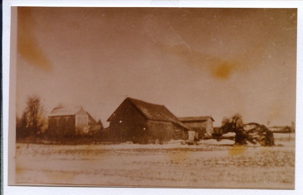 Mertinsdorf Kr. Osterode, Bauernhof der Fam. Richard Krüger (Winteraufnahme)