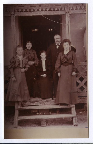 Podleiken, Grundstückseingang Anton Ostrowski und Familie (früher Grundstück Grentz)