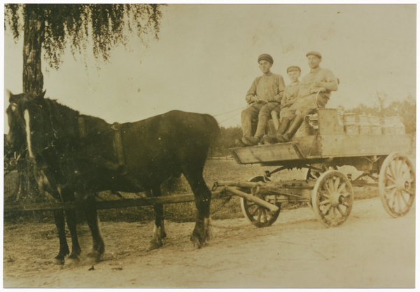 Alt Eszergallen, Milchwagen des Vorwerks