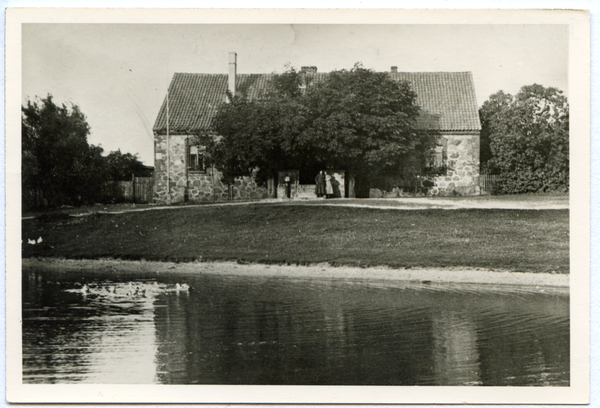 Rauschken Kr. Osterode, Blick zur alten Schule, später Post über den Dorfteich