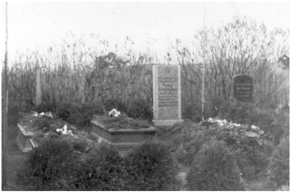 Pellau, Friedhof, Grabstein Erich Fischer