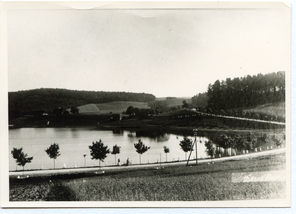 Seebude, See mit Blick auf die Chaussee nach Allenstein