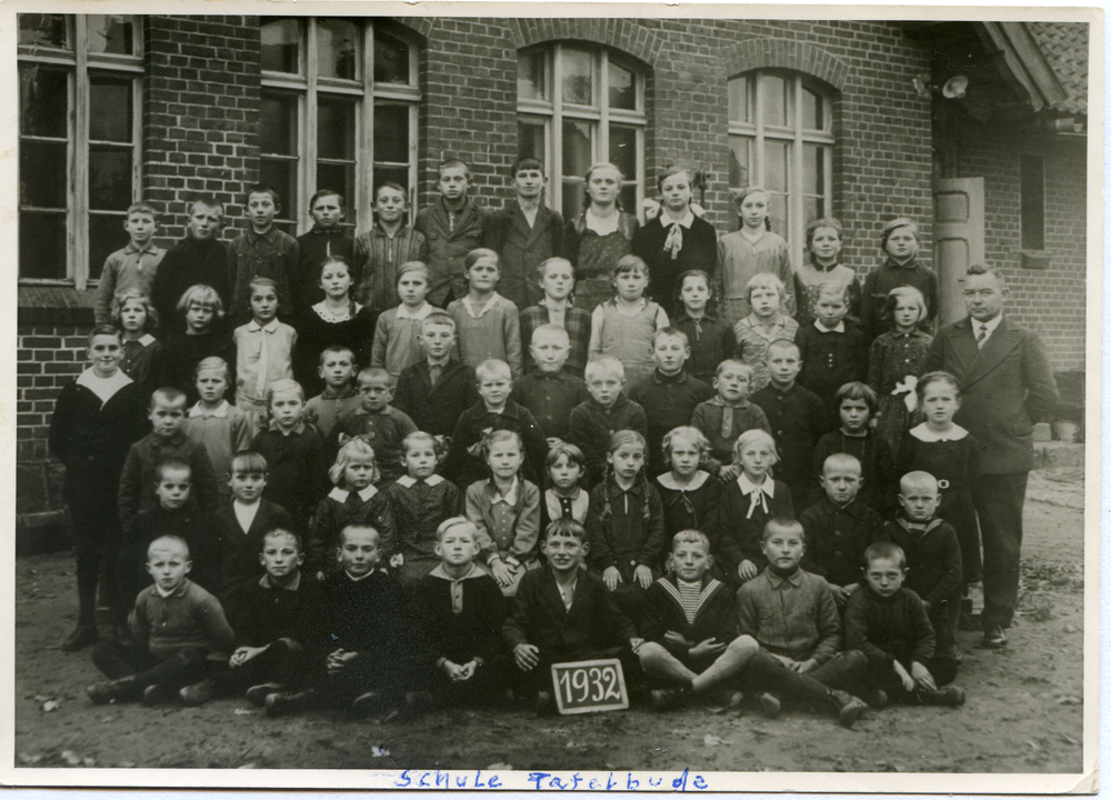 Tafelbude, Klassenaufnahme mit Lehrer E. Otto