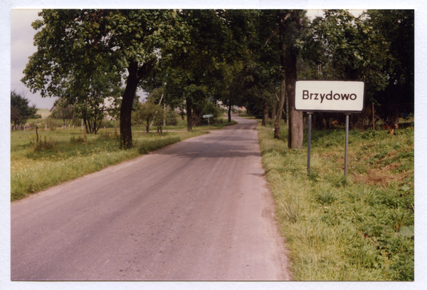 Seubersdorf Kr. Osterode (Brzydowo), Ortseingangsschild