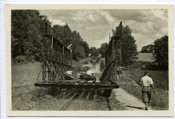 Oberländischer Kanal, Schienenwagen mit Paddel- und Ruderboot auf einer geneigten Ebene