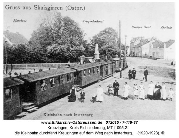 Kreuzingen, die Kleinbahn durchfährt Kreuzingen auf dem Weg nach Insterburg