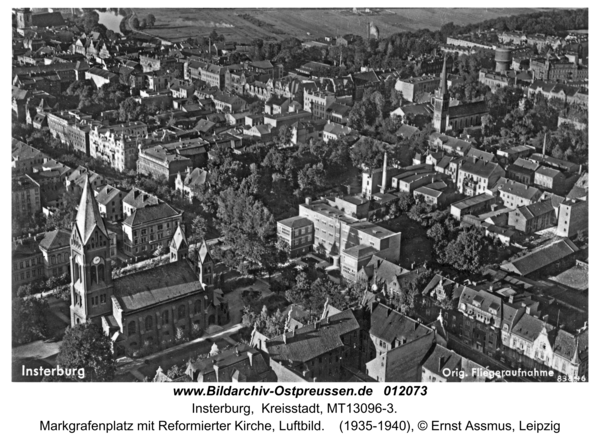 Insterburg, Markgrafenplatz mit Reformierter Kirche, Luftbild