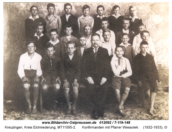 Kreuzingen, Konfirmanden mit Pfarrer Wessolek