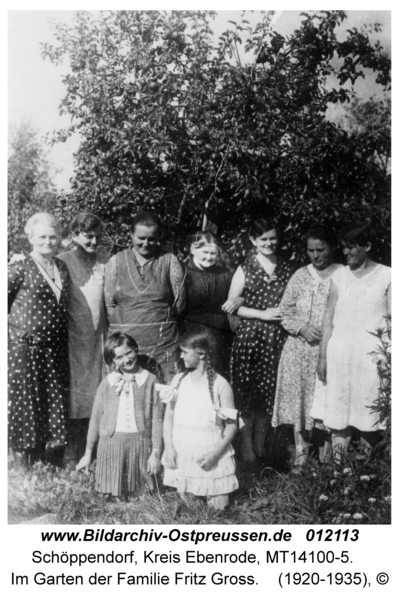 Schöppendorf, im Garten der Familie Fritz Gross