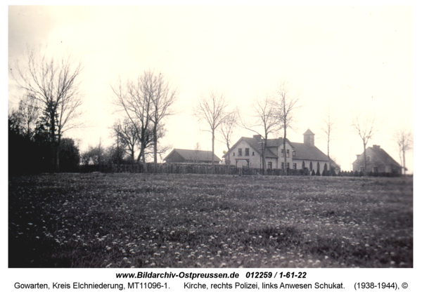 Gowarten, Kirche, rechts Polizei, links Anwesen Schukat