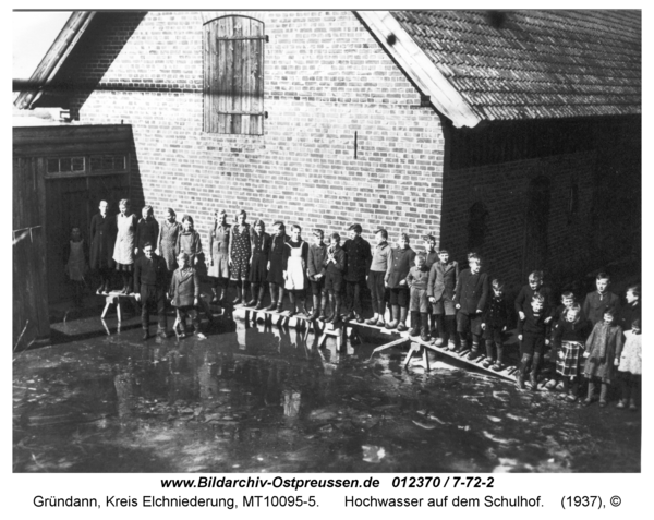 Gründann, Hochwasser auf dem Schulhof