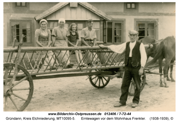 Gründann, Erntewagen vor dem Wohnhaus Frenkler