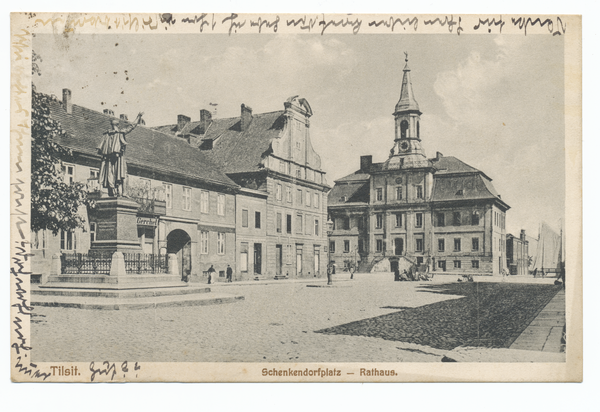 Tilsit, Schenkendorfplatz mit Denkmal und Rathaus