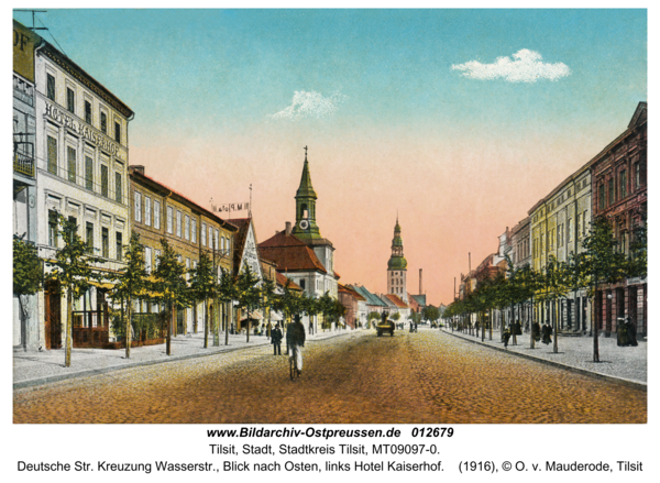 Tilsit, Deutsche Str. Kreuzung Wasserstr., Blick nach Osten, links Hotel Kaiserhof